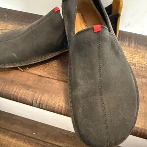 Vivo Barefoot Charcoal Loafers with Red Detail